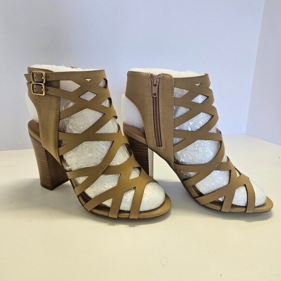 Women Size 9 Dressy Open Toe Ankle Strap Heeled Sandals Color Sand Laser Cut - Picture 3 of 8